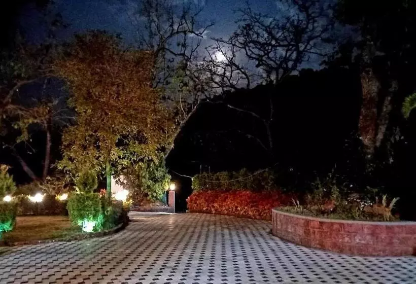 Hotelli Serenity Resort Panhala