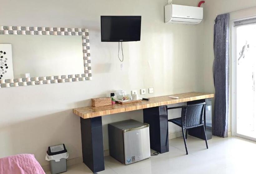 Отель Silver Fern Beach Retreat