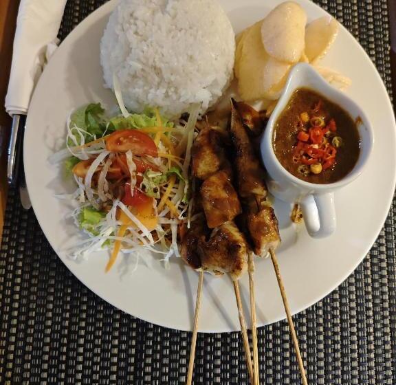 Отель Silver Fern Beach Retreat