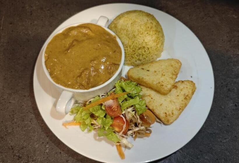 Отель Silver Fern Beach Retreat