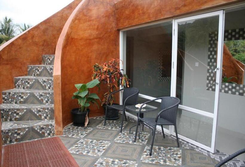 Отель Silver Fern Beach Retreat