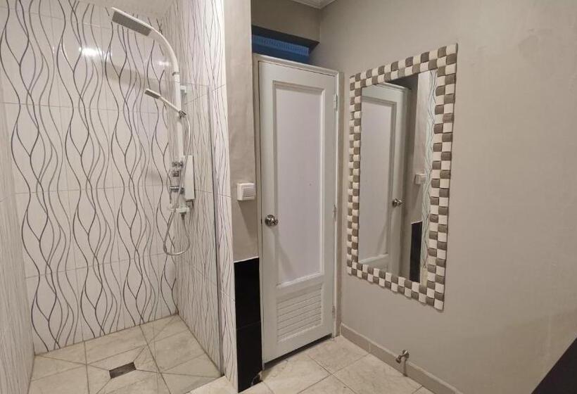 Отель Silver Fern Beach Retreat