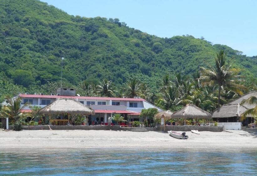 Отель Silver Fern Beach Retreat