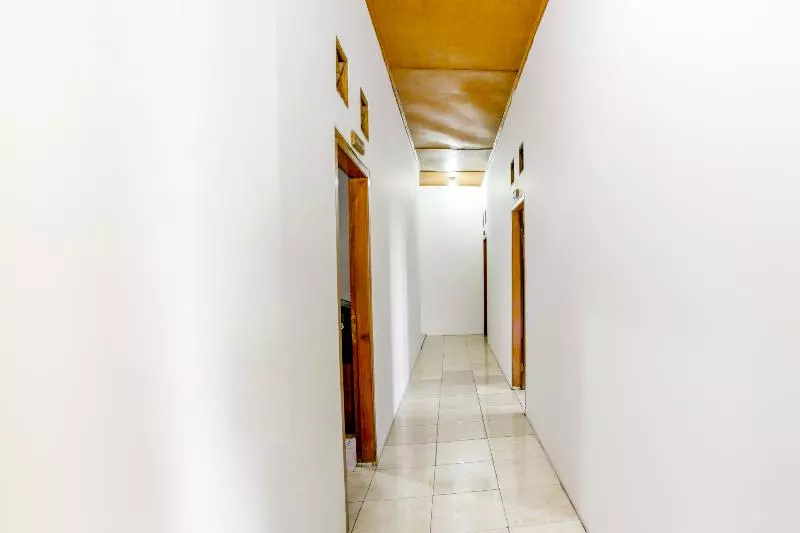 Spot On 2584 Hotel Karya Nunggal Asri