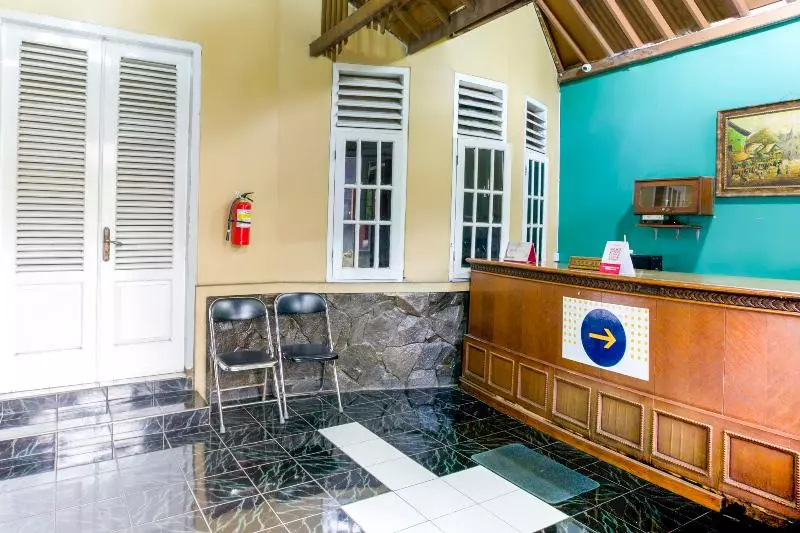 Spot On 2584 Hotel Karya Nunggal Asri