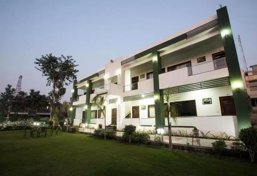 Hotelli Whistling Greens