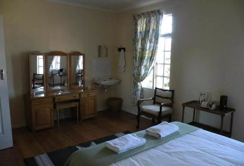 Majatalo The Historic Pig And Whistle Inn