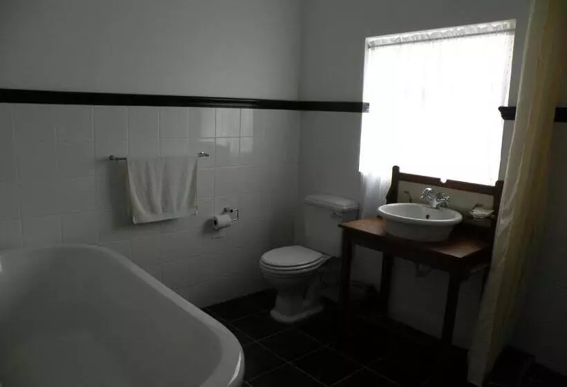 Majatalo The Historic Pig And Whistle Inn