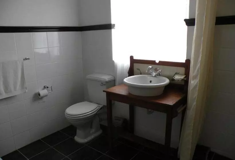 Majatalo The Historic Pig And Whistle Inn