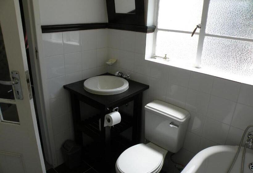 ペンション The Historic Pig And Whistle Inn