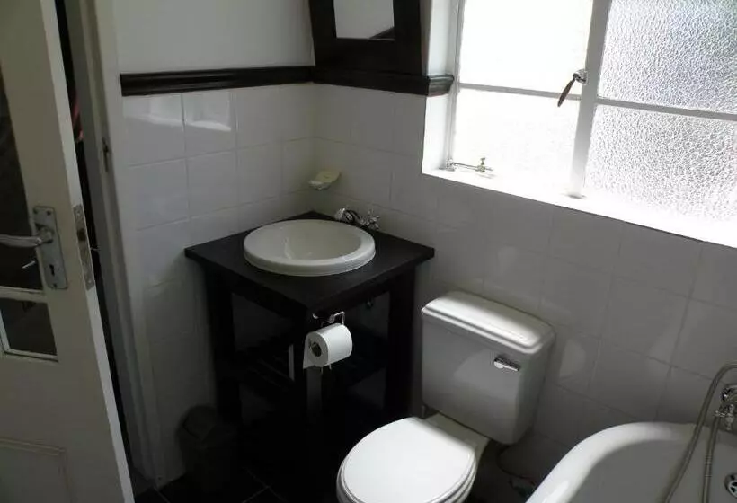 Majatalo The Historic Pig And Whistle Inn