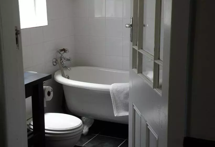 Majatalo The Historic Pig And Whistle Inn