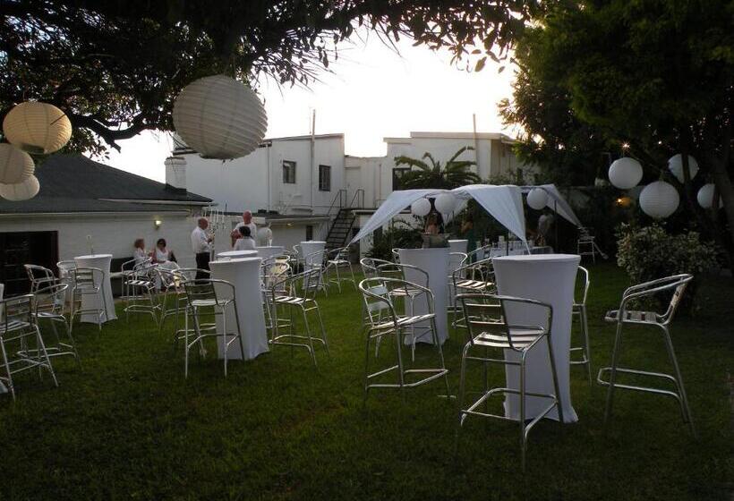 ペンション The Historic Pig And Whistle Inn