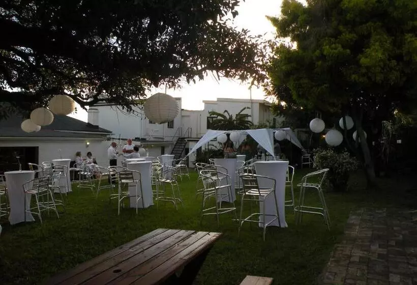 Majatalo The Historic Pig And Whistle Inn