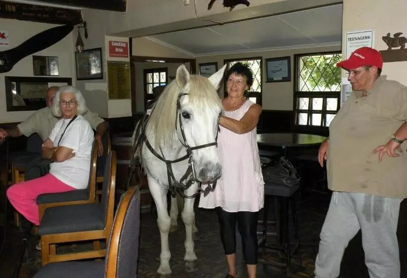 Majatalo The Historic Pig And Whistle Inn