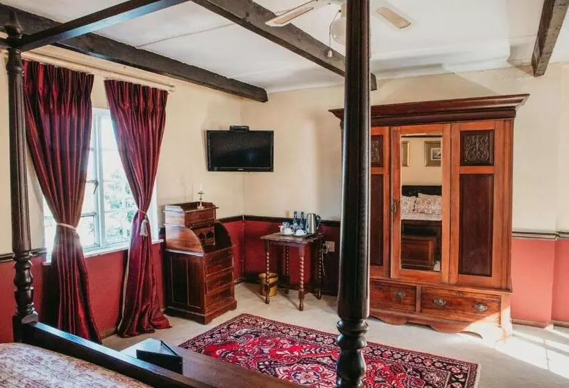 Majatalo The Historic Pig And Whistle Inn