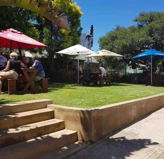 Majatalo The Historic Pig And Whistle Inn