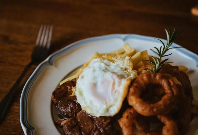 ペンション The Historic Pig And Whistle Inn