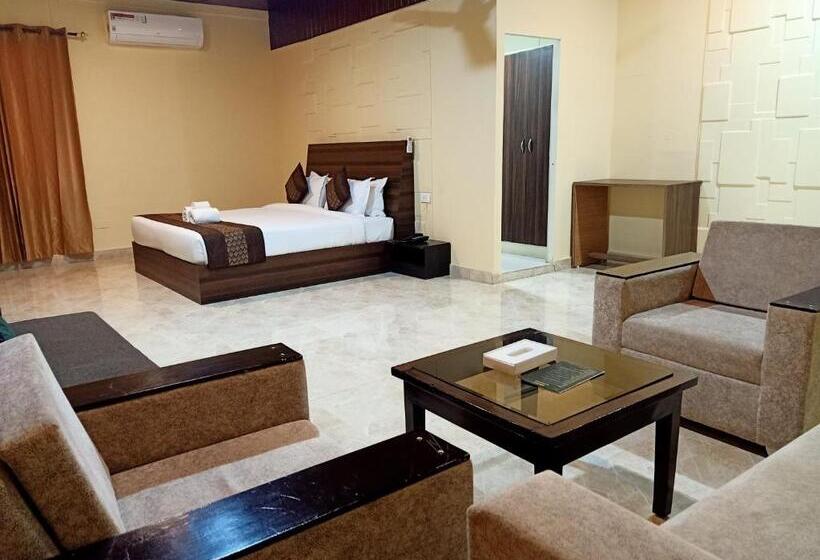 Skywood Resort Shoghi