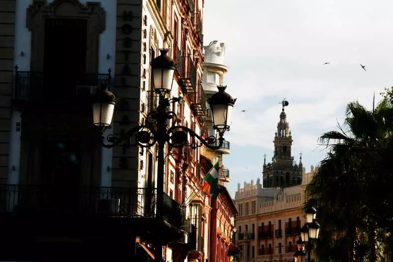 مسافرخانه Tayko Sevilla