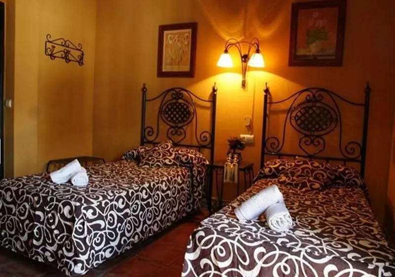 مسافرخانه Tayko Sevilla