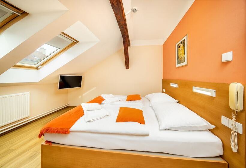 Szálloda Golden City Garni