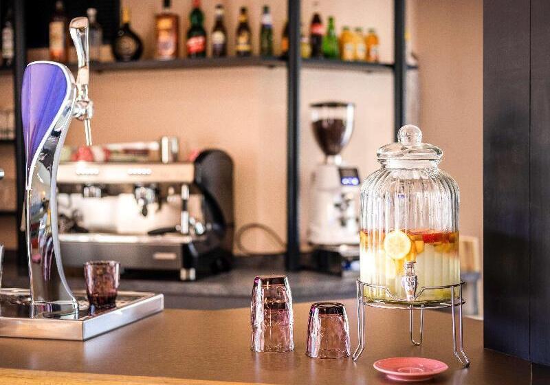 هتل Greet Hôtel Castres Saix