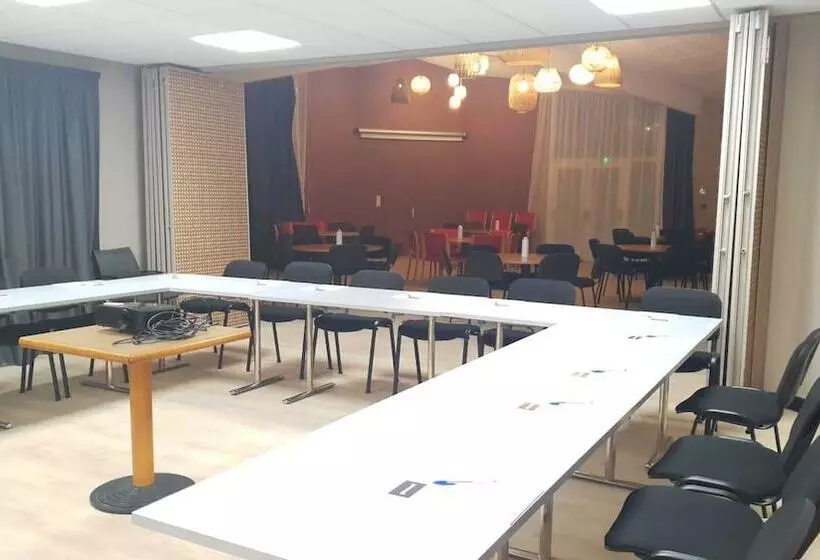 هتل Greet Hôtel Castres Saix