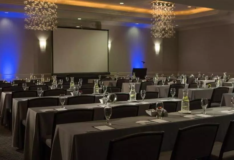 Hotel Renaissance Meadowlands