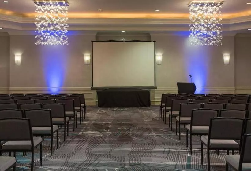 Hotel Renaissance Meadowlands