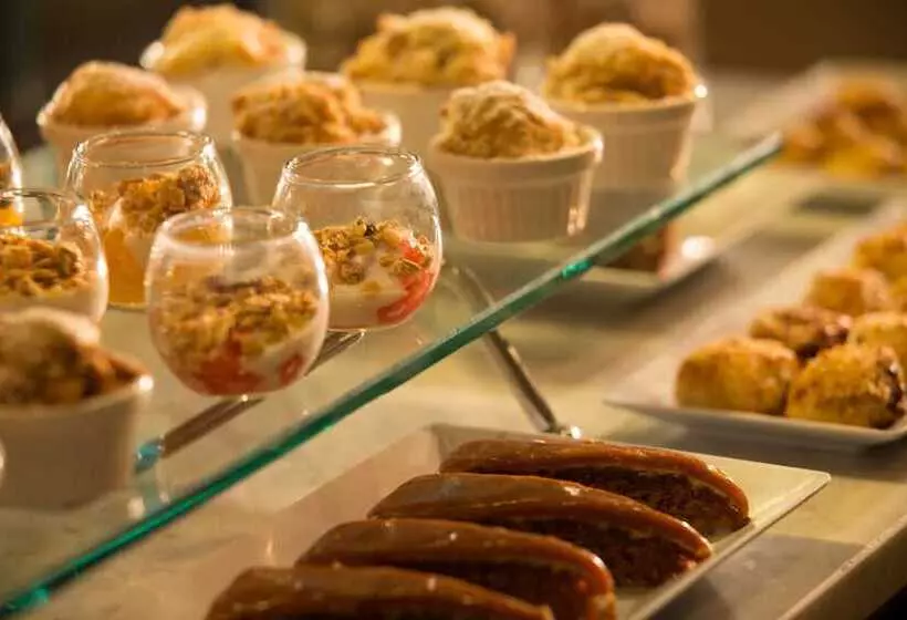 Hotel Renaissance Meadowlands