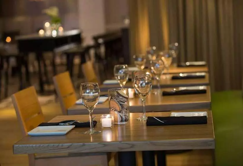 Hotel Renaissance Meadowlands