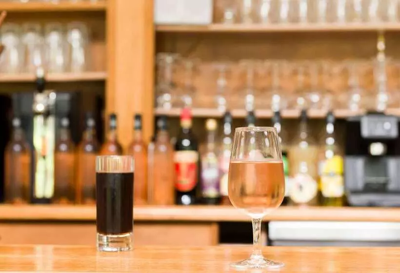 Отель The Originals City Hôtel, Aéroport Beauvais