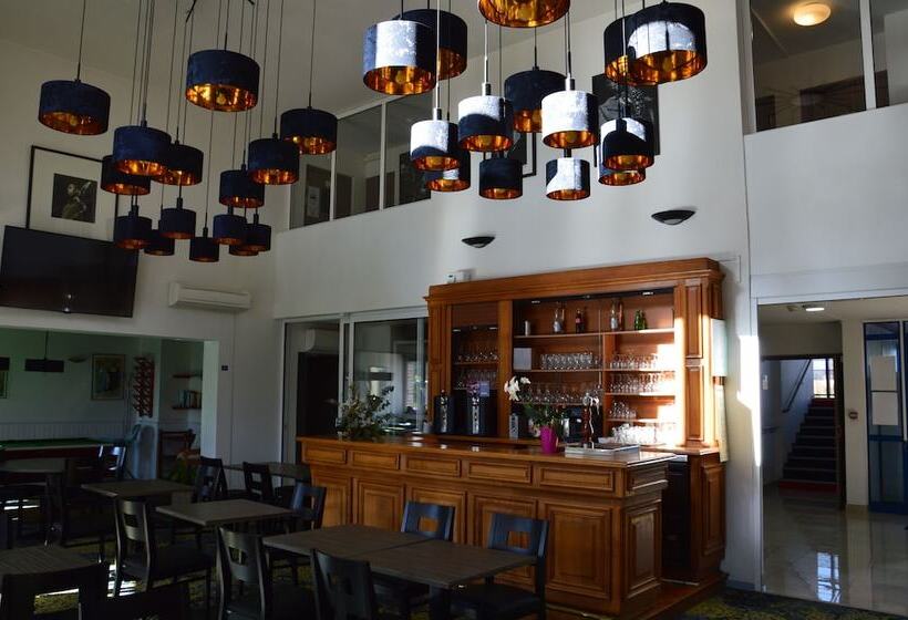 ホテル The Originals City Hôtel, Aéroport Beauvais