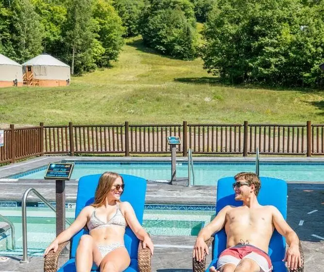 Hotelli Aqua Log Cabins Resort