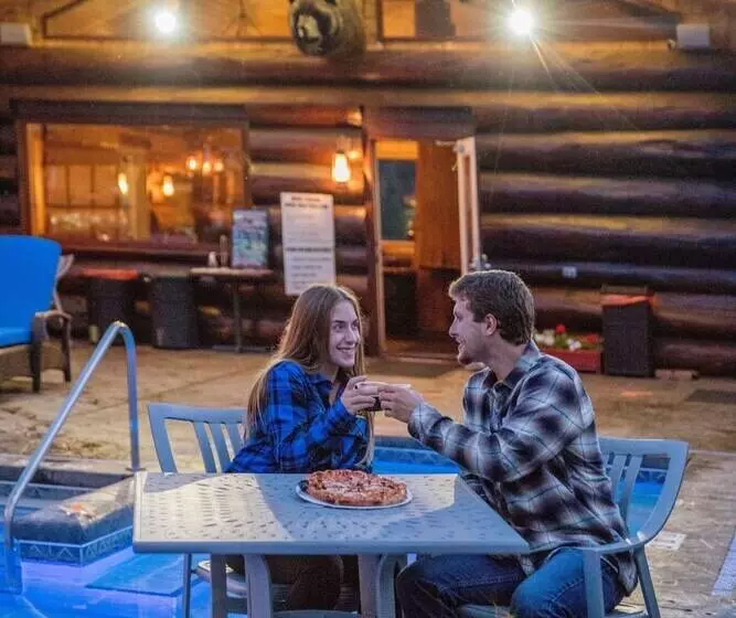 Hotelli Aqua Log Cabins Resort