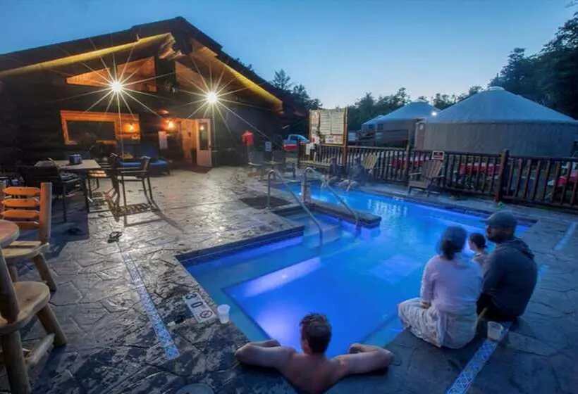 Hotelli Aqua Log Cabins Resort