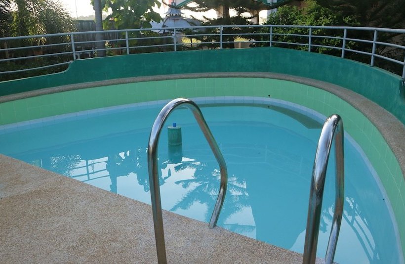 בית מלון כפרי Doña Josefa Aquino Poolside Resort