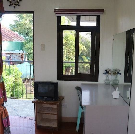 בית מלון כפרי Doña Josefa Aquino Poolside Resort