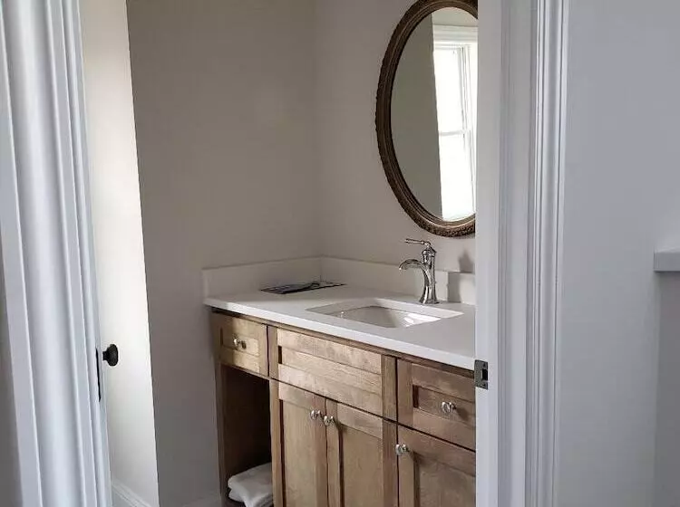 Manor On The Mile Two