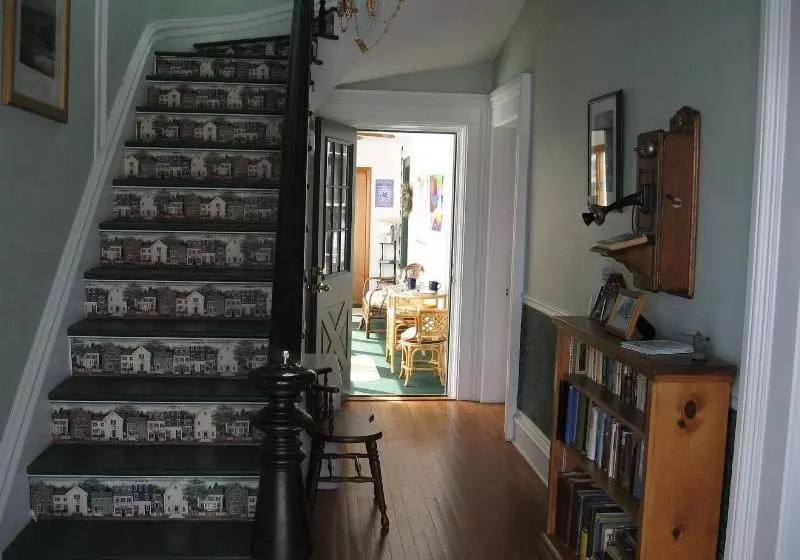 Mariaville Lake Bed And Breakfast