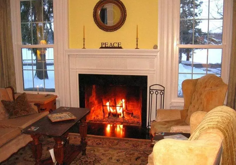 Mariaville Lake Bed And Breakfast