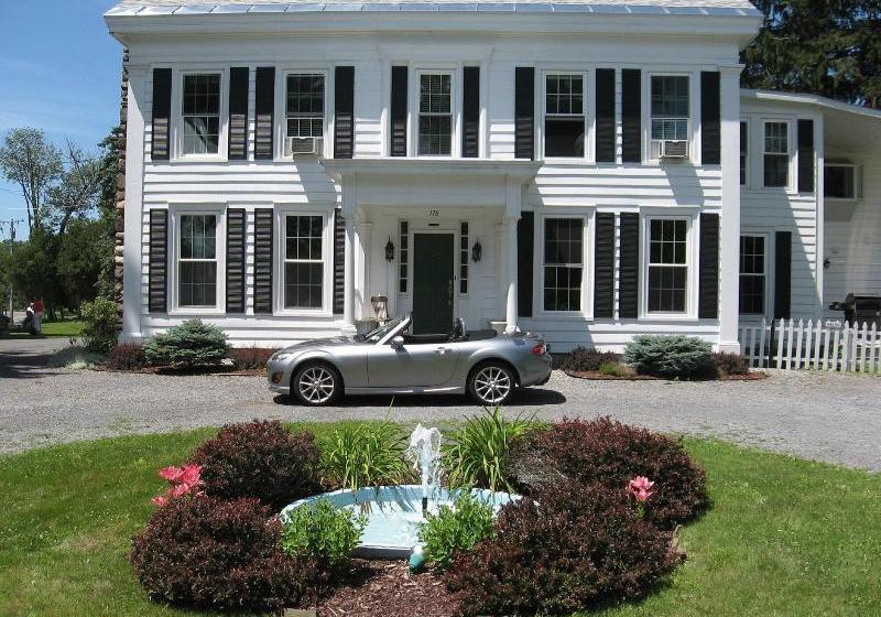 Mariaville Lake Bed And Breakfast