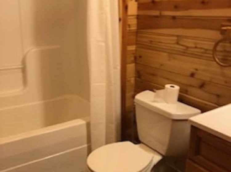 Riverbay Adventure Inn