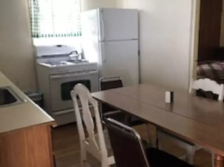 Riverbay Adventure Inn