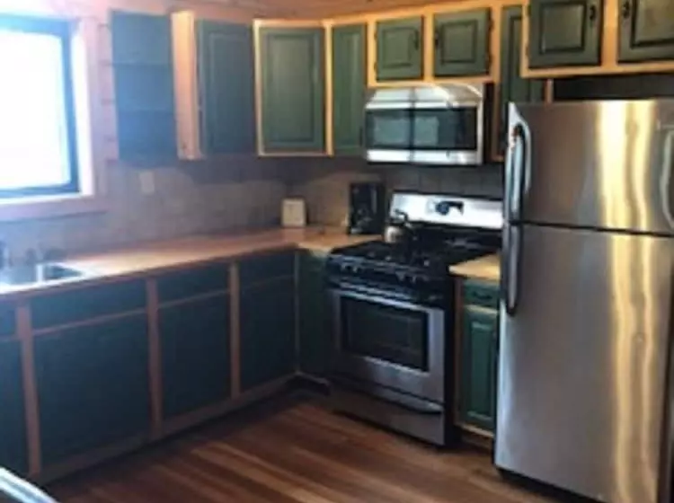 Riverbay Adventure Inn