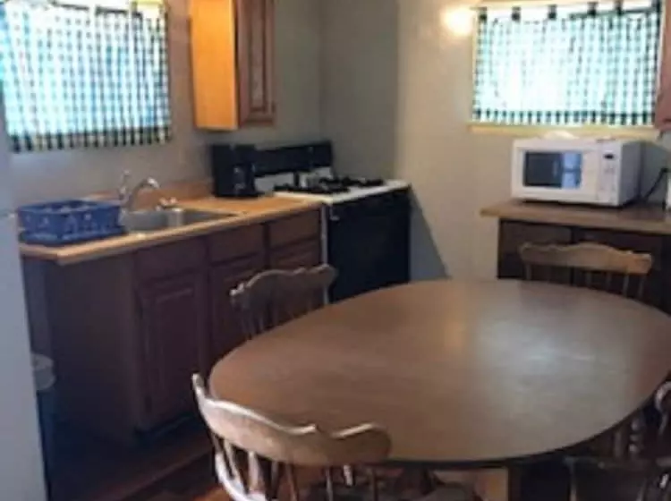 Riverbay Adventure Inn