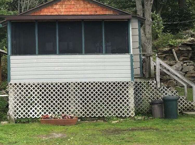 Riverbay Adventure Inn