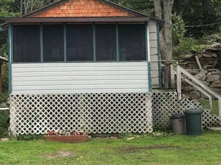 Riverbay Adventure Inn