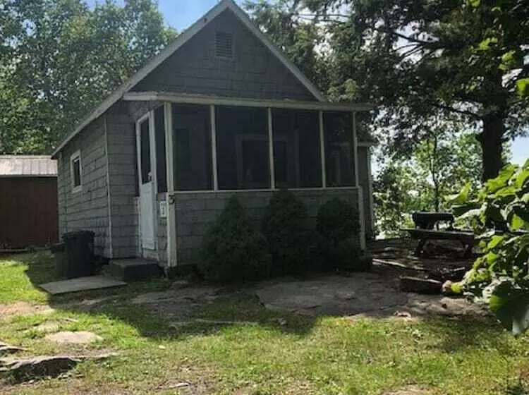 Riverbay Adventure Inn